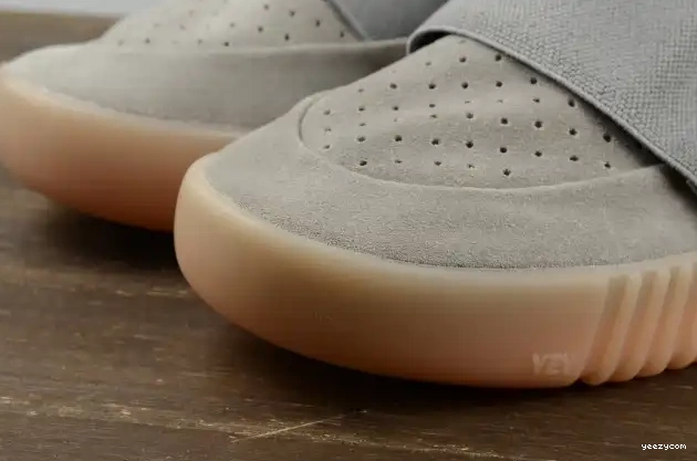 ADIDAS GREY YEEZY DARK LIGHT GLOW BOOST BB1840 GUM 750 0623